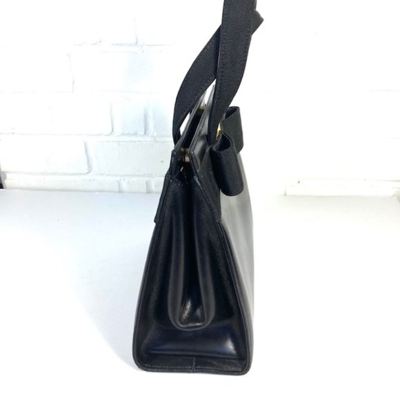 Vintage 1970s/80s Salvatore Ferragamo bow bag made of glove hand top leather - Picture 4 of 10